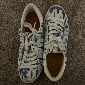 Universal Thread blue & white sneakers